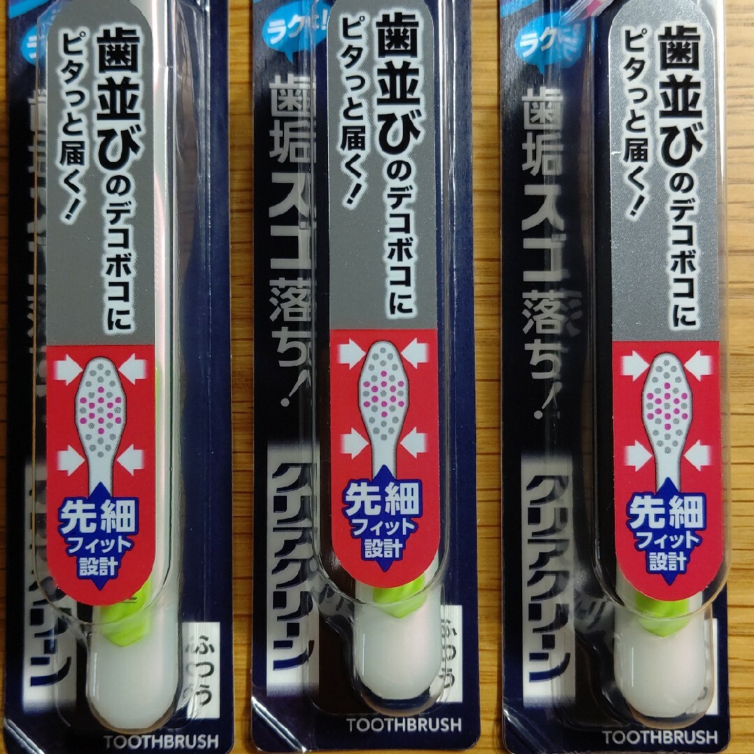 花王(カオウ)のクリアクリーン デコボコ歯並びプラス 歯ブラシ ふつう インテリア/住まい/日用品の日用品/生活雑貨/旅行(日用品/生活雑貨)の商品写真