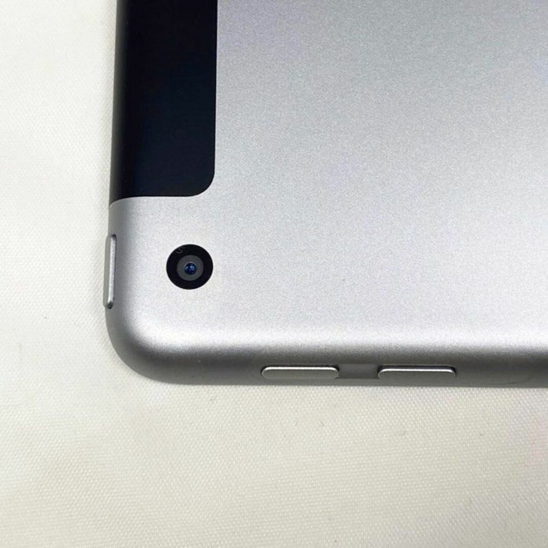 iPad(アイパッド)のiPad（第6世代） Wi-Fi+Cellular 本体 SIMフリー スマホ/家電/カメラのPC/タブレット(タブレット)の商品写真