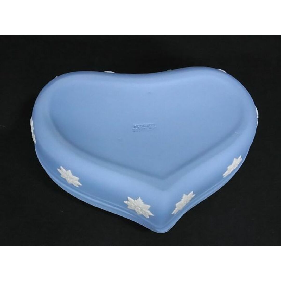 WEDGWOOD(ウェッジウッド)の■新品■未使用■  Wedgwood ウェッジウッド ジャスパー ハート型 オブジェ 小物入れ 陶器 置物 ライト ブルー系×ホワイト系 CA7530 エンタメ/ホビーの美術品/アンティーク(その他)の商品写真