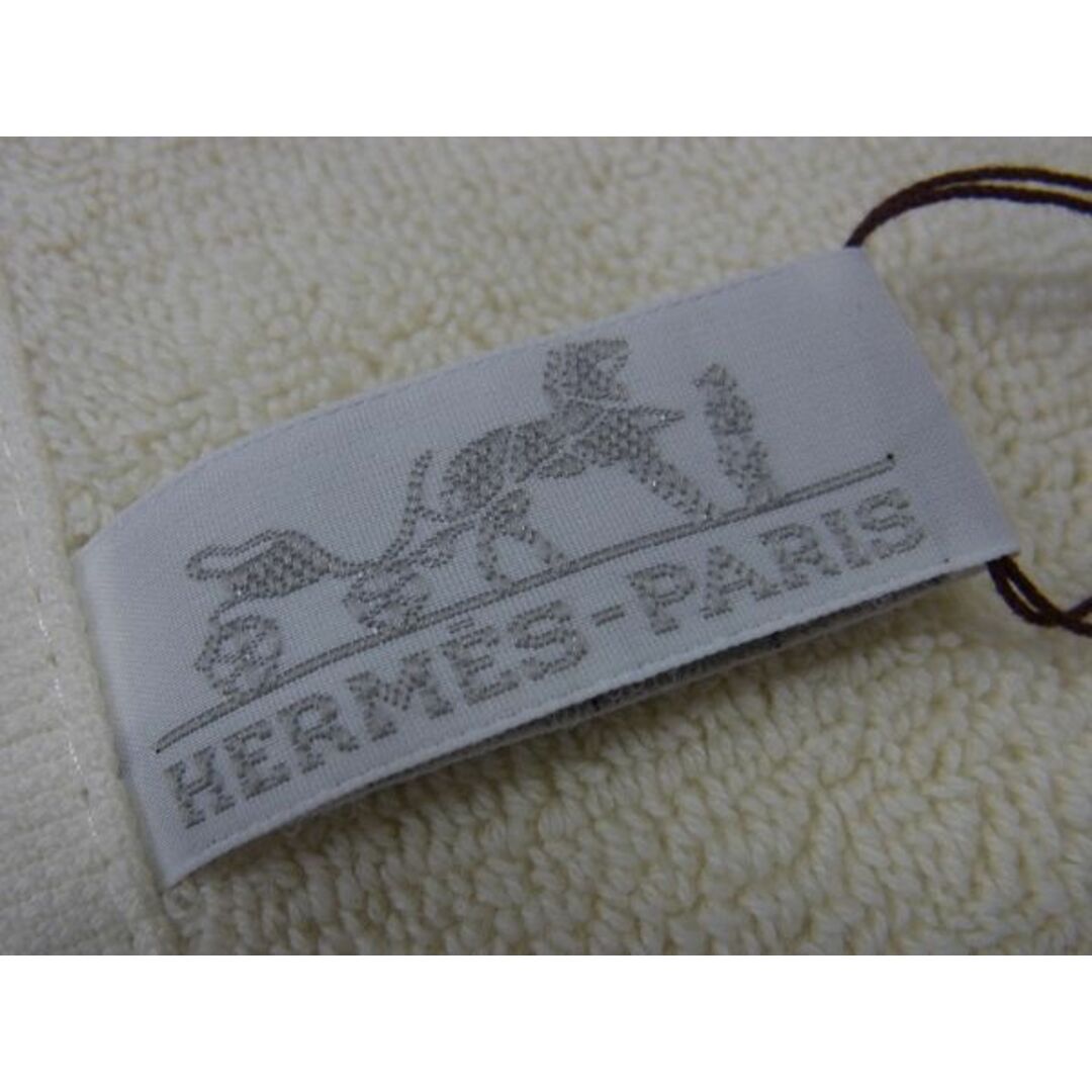 Hermes(エルメス)の■新品■未使用■ HERMES エルメス アヴァロン ステアーズ コットン100％ ハンドタオル 2点セット ホワイト系 アイボリー系 AM6384  レディースのファッション小物(その他)の商品写真