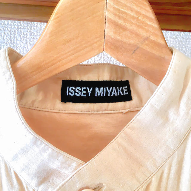 ISSEY MIYAKE(イッセイミヤケ)のISSEY MIYAKE イッセイミヤケ スタンドカラーシャツ メンズM メンズのトップス(シャツ)の商品写真