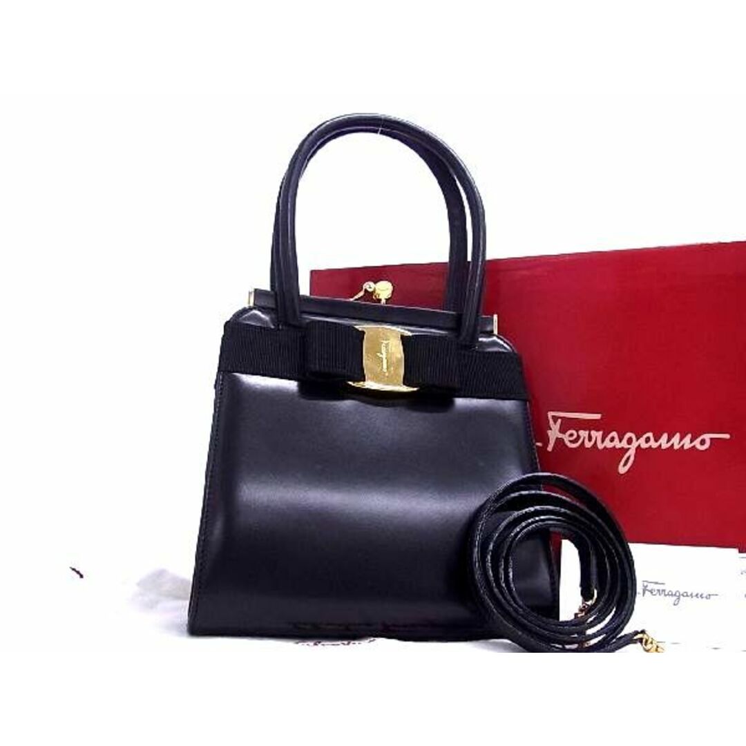 SalvatoreFerragamo  ショルダーバッグ ブラック レザー