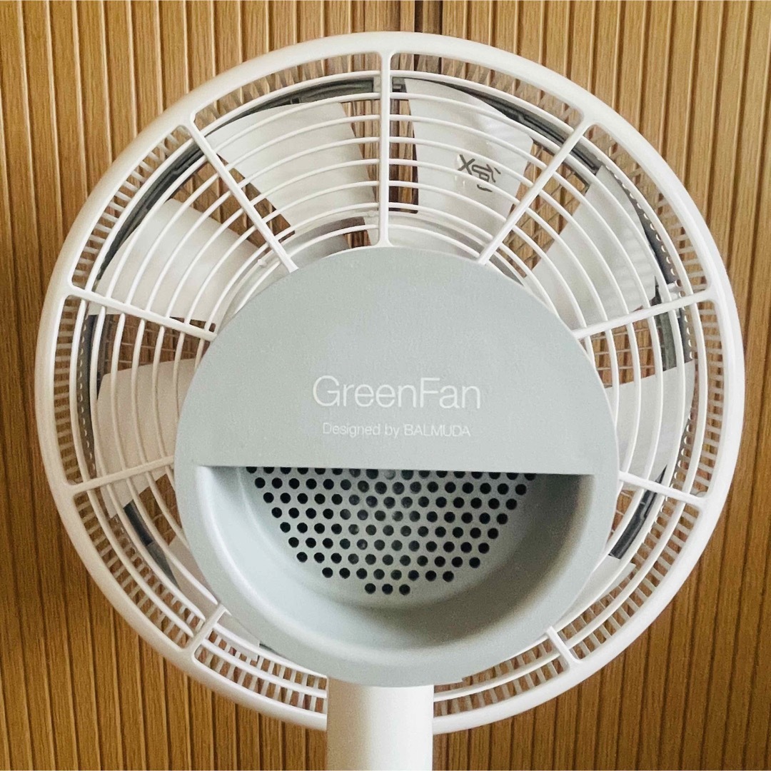 BALMUDA(バルミューダ)の【美品】BALMUDA GreenFan LE EGF-1400-WG 扇風機 スマホ/家電/カメラの冷暖房/空調(扇風機)の商品写真