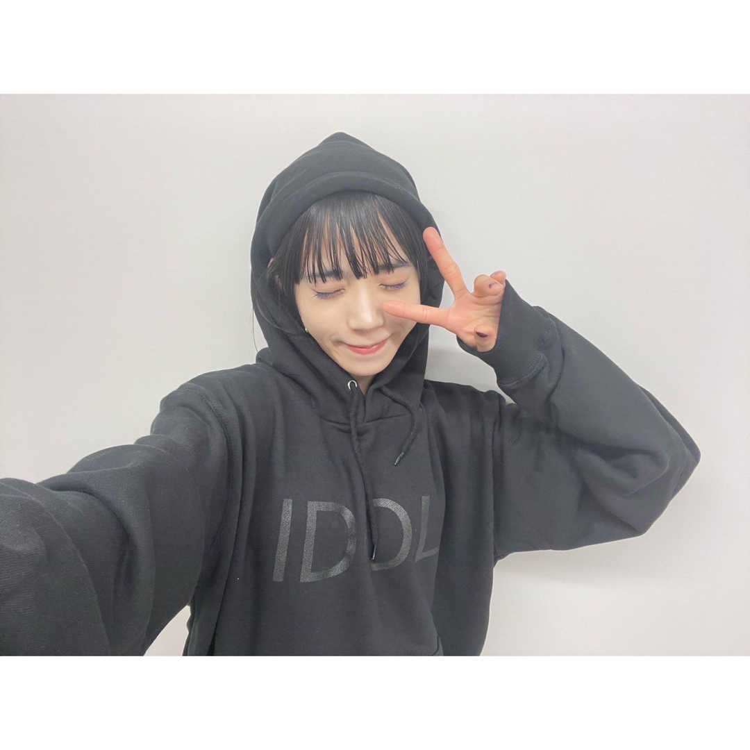 【新品】超貴重　BiSH IDOLパーカー XLサイズ BLACK ver レア エンタメ/ホビーのタレントグッズ(アイドルグッズ)の商品写真