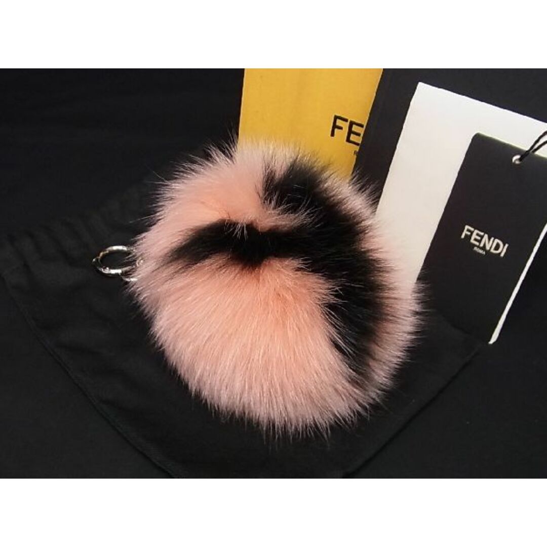 □新品□未使用□ FENDI フェンディ ファー イニシャル ポンポン ...