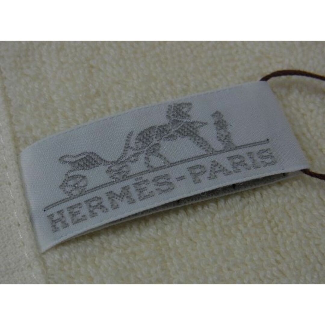 Hermes(エルメス)の■新品■未使用■ HERMES エルメス ステアーズ コットン100％ ハンドタオル ハンカチ アイボリー系 AM6473  レディースのファッション小物(その他)の商品写真
