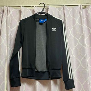 アディダス(adidas)のadidas パーカー　(パーカー)