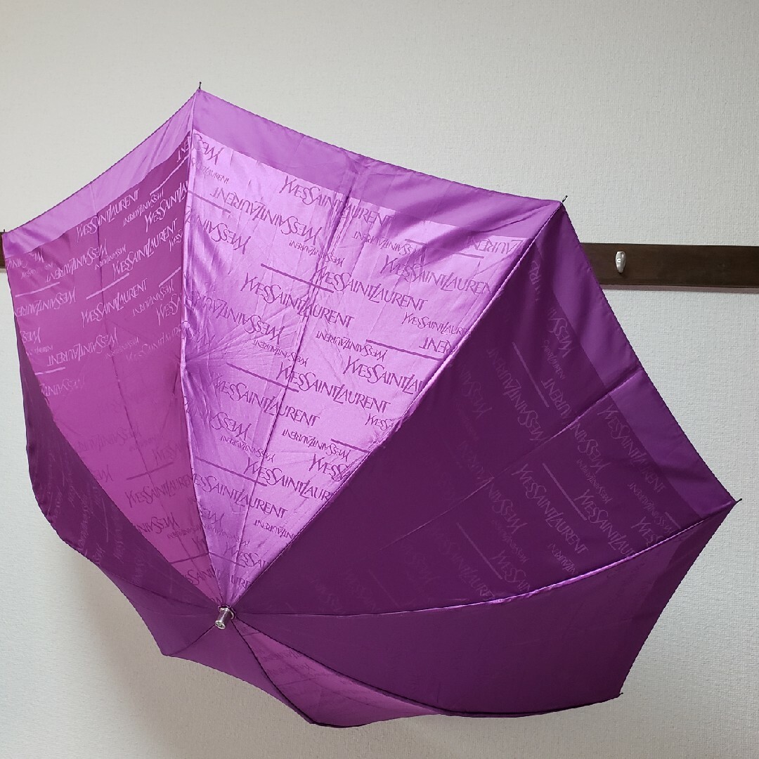 Yves Saint Laurent(イヴサンローラン)の*美品　イヴサンローラン　折り畳み式　雨傘　パープル レディースのファッション小物(傘)の商品写真