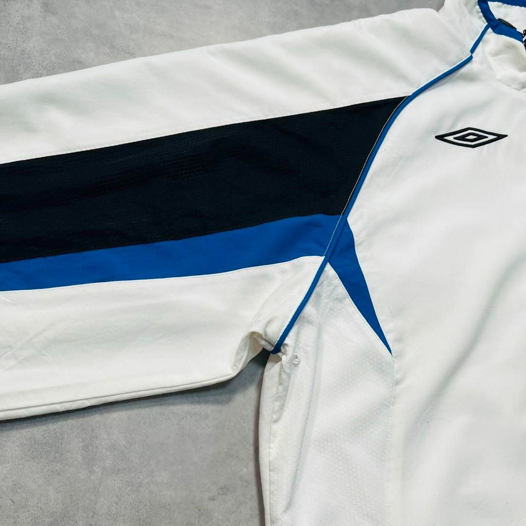 UMBRO(アンブロ)の【UMBRO】00s アンブロ ホワイトナイロンジャケット 古着サッカーY2K メンズのジャケット/アウター(ナイロンジャケット)の商品写真