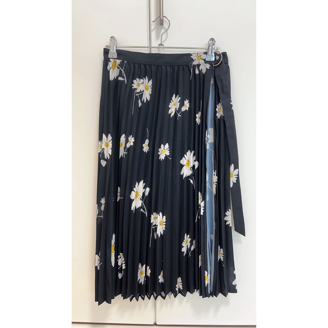 MERCURYDUO(マーキュリーデュオ)のMERCURYDUO マーキュリーデュオ　プリーツ花柄スカート レディースのスカート(ひざ丈スカート)の商品写真