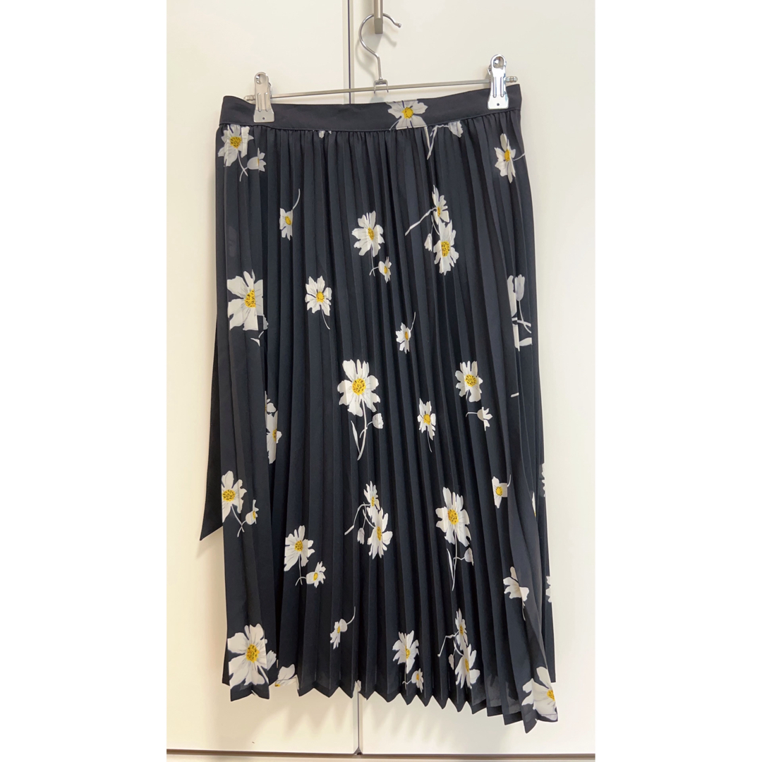 MERCURYDUO(マーキュリーデュオ)のMERCURYDUO マーキュリーデュオ　プリーツ花柄スカート レディースのスカート(ひざ丈スカート)の商品写真