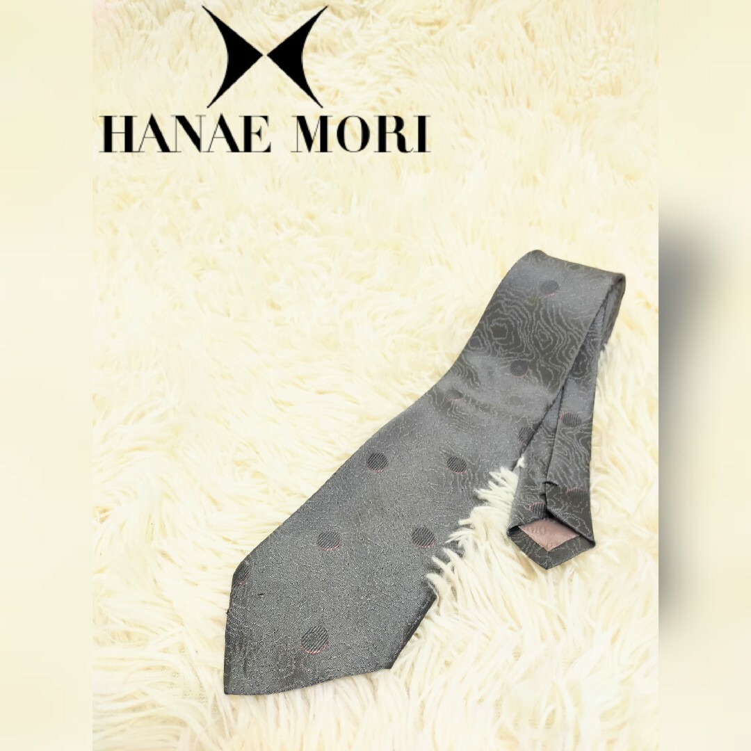 HANAE MORI(ハナエモリ)のHANAE MORI　ネクタイ　ハナエモリ　シルバー　シルク100%　スーツ メンズのファッション小物(ネクタイ)の商品写真