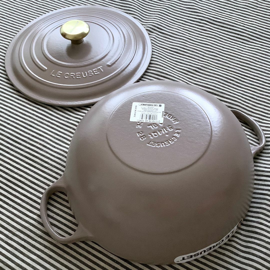 LE CREUSET(ルクルーゼ)の【超レアな28センチサイズ！】ルクルーゼ マルミットシグネイチュア サイザル インテリア/住まい/日用品のキッチン/食器(鍋/フライパン)の商品写真