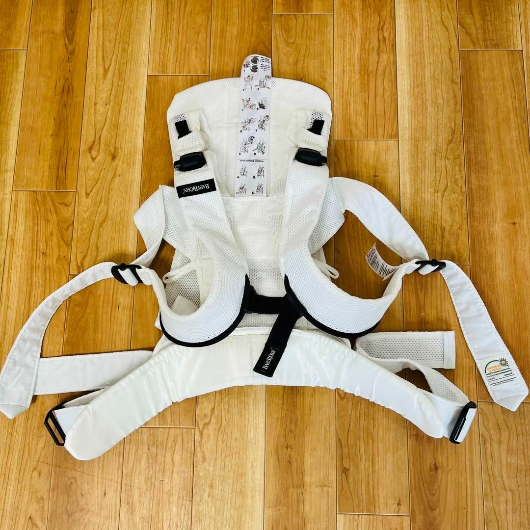 BABYBJORN(ベビービョルン)のBabyBjorn ONE  White 抱っこ紐 ベビービョルン キッズ/ベビー/マタニティのキッズ/ベビー/マタニティ その他(その他)の商品写真