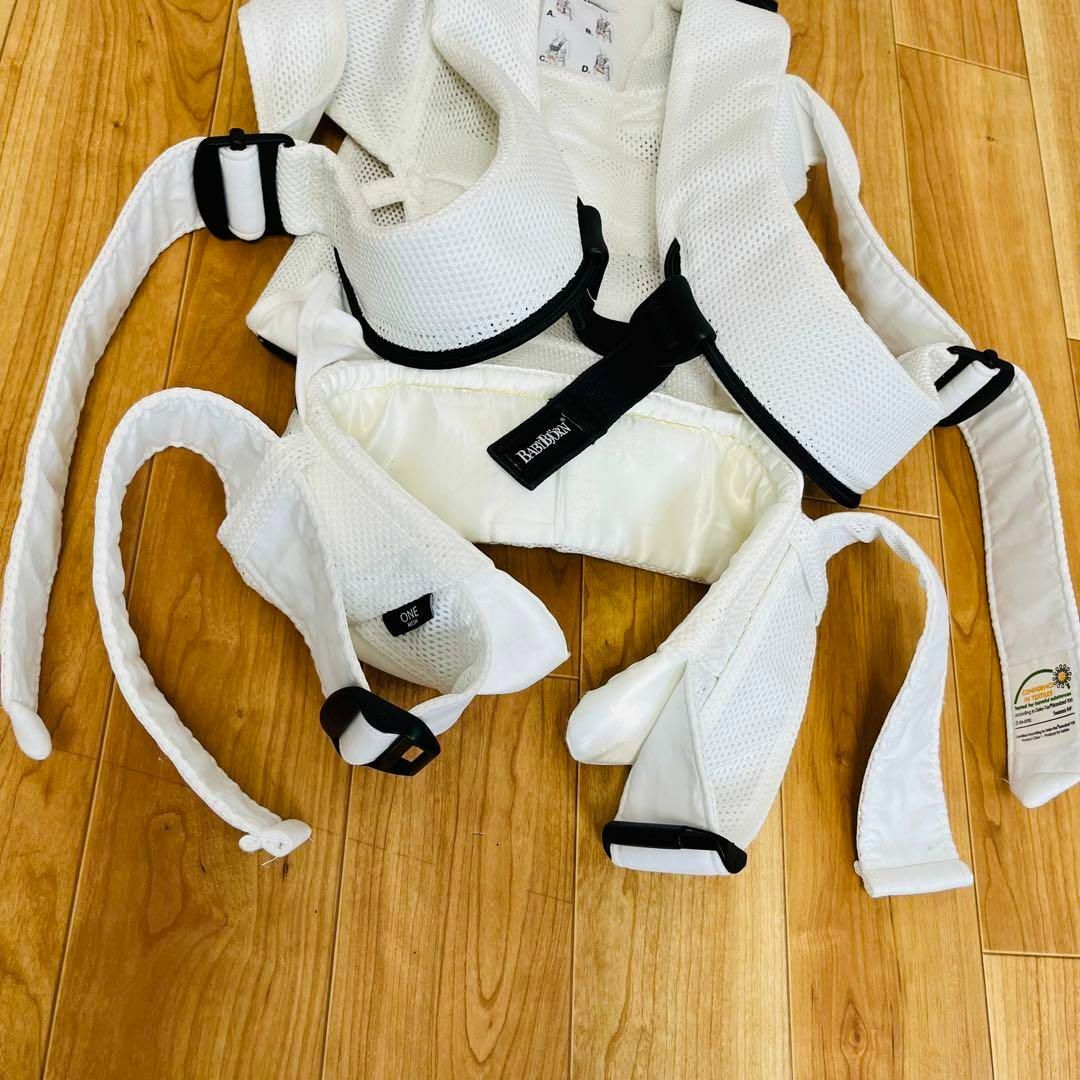 BABYBJORN(ベビービョルン)のBabyBjorn ONE  White 抱っこ紐 ベビービョルン キッズ/ベビー/マタニティのキッズ/ベビー/マタニティ その他(その他)の商品写真