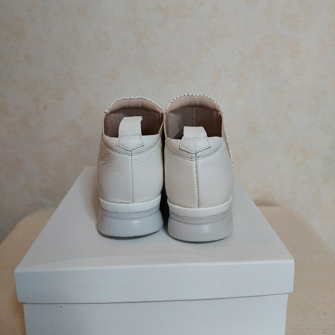 AIRRUN　カジュアルシューズ　ﾚﾃﾞｨｰｽ23.5㎝ レディースの靴/シューズ(スリッポン/モカシン)の商品写真