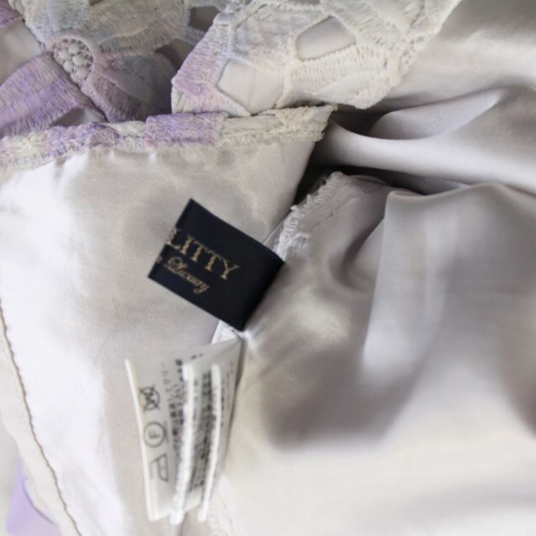 JUSGLITTY(ジャスグリッティー)のジャスグリッティー 18AW レースプリントタイトスカート ひざ丈 S 白 紫 レディースのスカート(ひざ丈スカート)の商品写真