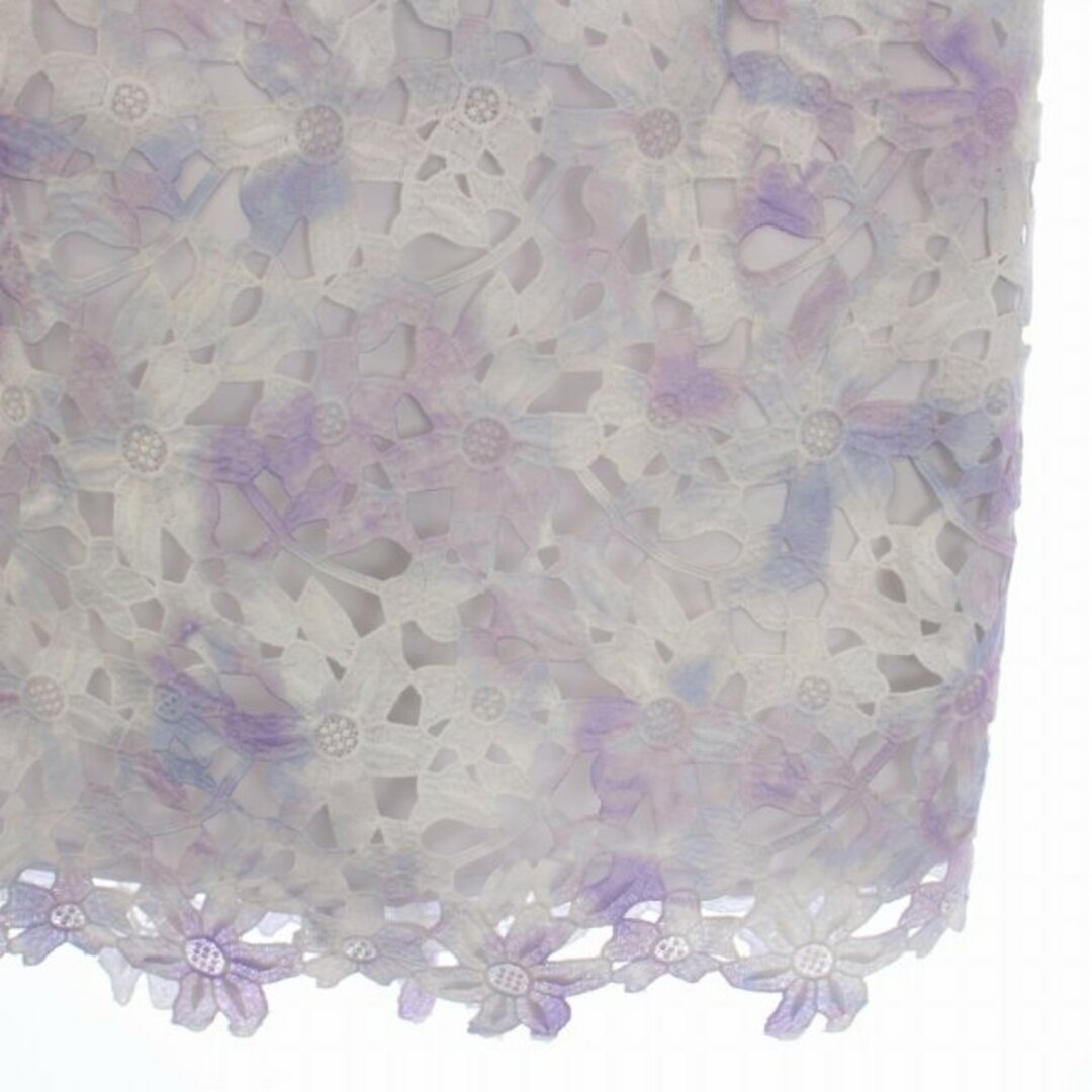 JUSGLITTY(ジャスグリッティー)のジャスグリッティー 18AW レースプリントタイトスカート ひざ丈 S 白 紫 レディースのスカート(ひざ丈スカート)の商品写真