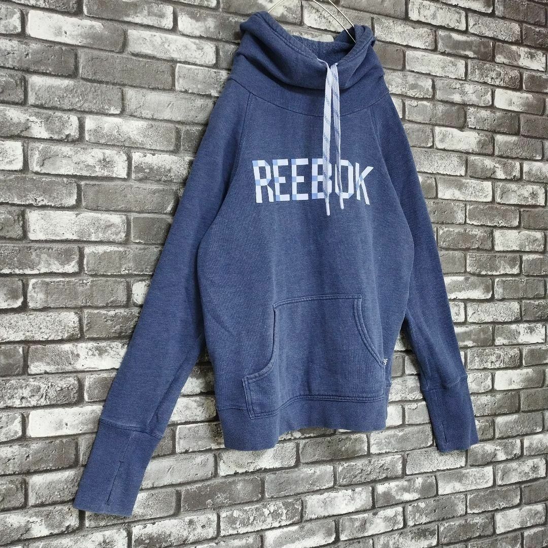 Reebok(リーボック)のREEBOKリーボックパーカーフーディーデカロゴプルオーバーユニセックスネイビー メンズのトップス(パーカー)の商品写真