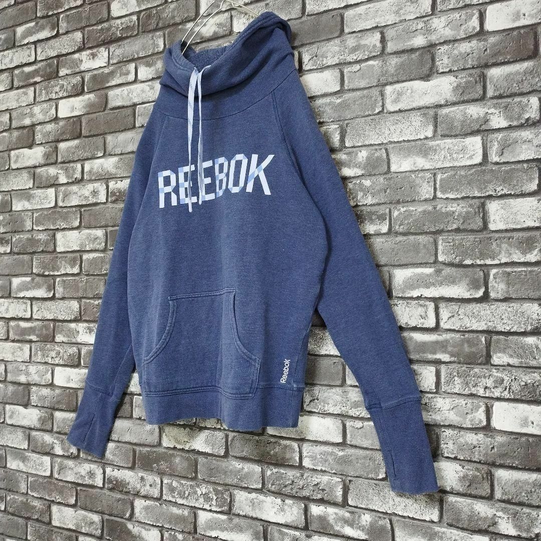 Reebok(リーボック)のREEBOKリーボックパーカーフーディーデカロゴプルオーバーユニセックスネイビー メンズのトップス(パーカー)の商品写真