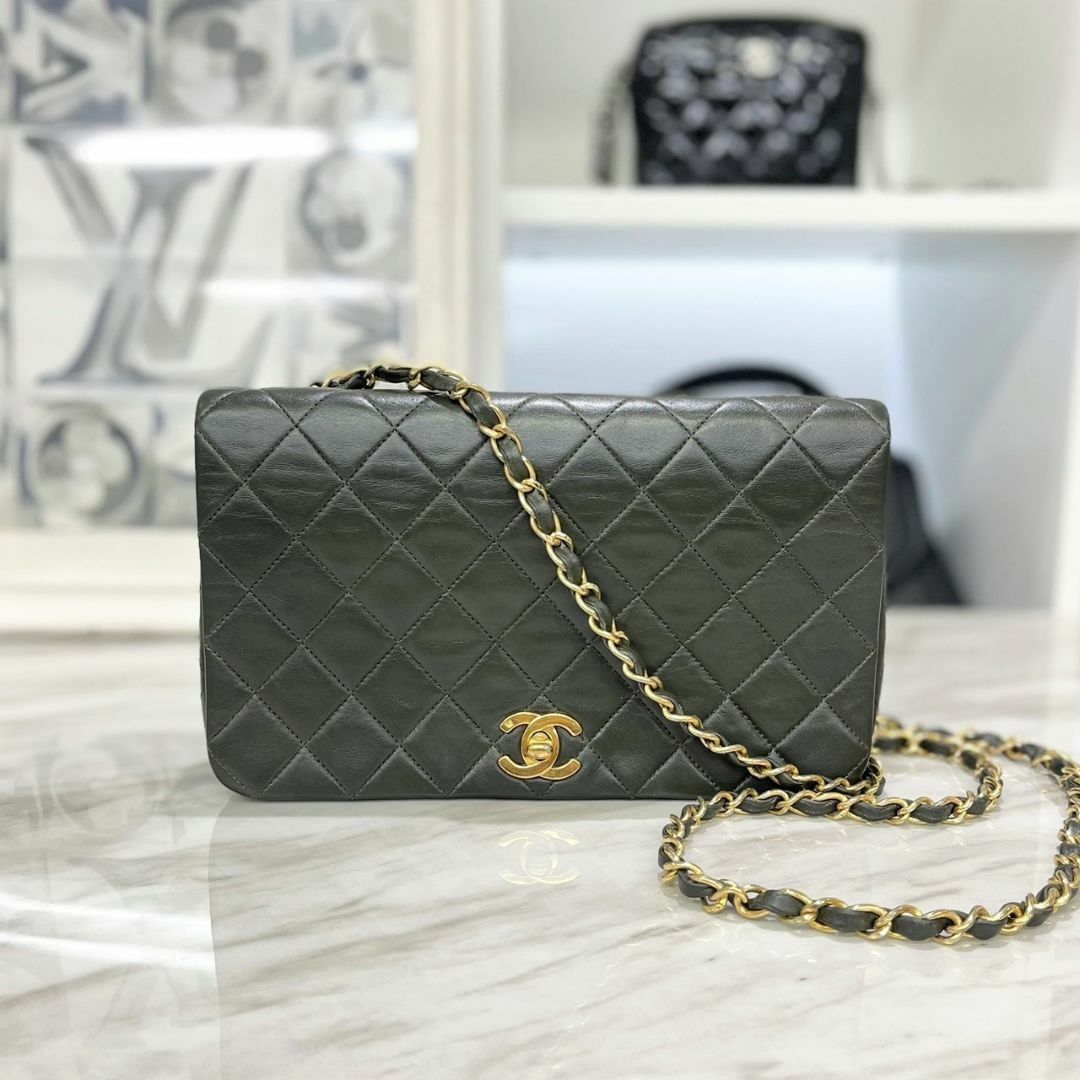 CHANEL フルフラップマトラッセ ラムスキン