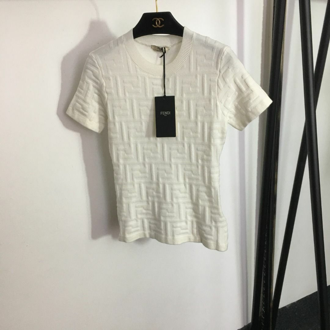 FENDI - 新品未使用 FENDI フェンディ 半袖 白 Tシャツ ティシャツの