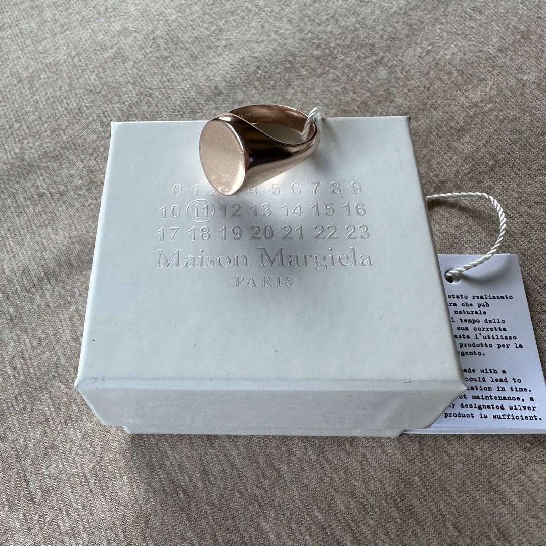 Maison Martin Margiela(マルタンマルジェラ)の6新品 メゾン マルジェラ オーバル シュバリエ リング 指輪 ローズ ゴールド メンズのアクセサリー(リング(指輪))の商品写真