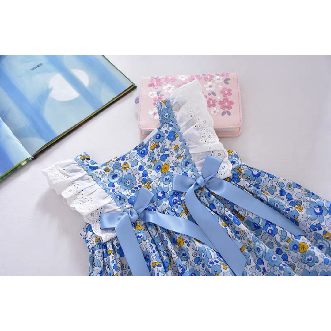 新品　ブルー　小花柄　リボン付き　ドレス　ワンピース キッズ/ベビー/マタニティのキッズ服女の子用(90cm~)(ワンピース)の商品写真