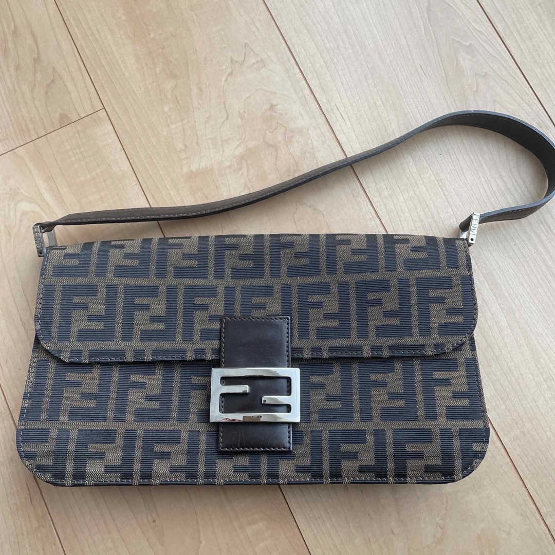 FENDI フェンディ　マンマバケット　ショルダー