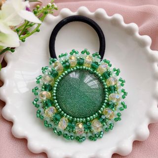 ヘアゴム ビーズ刺繍☆ラメグリーン(ヘアアクセサリー)