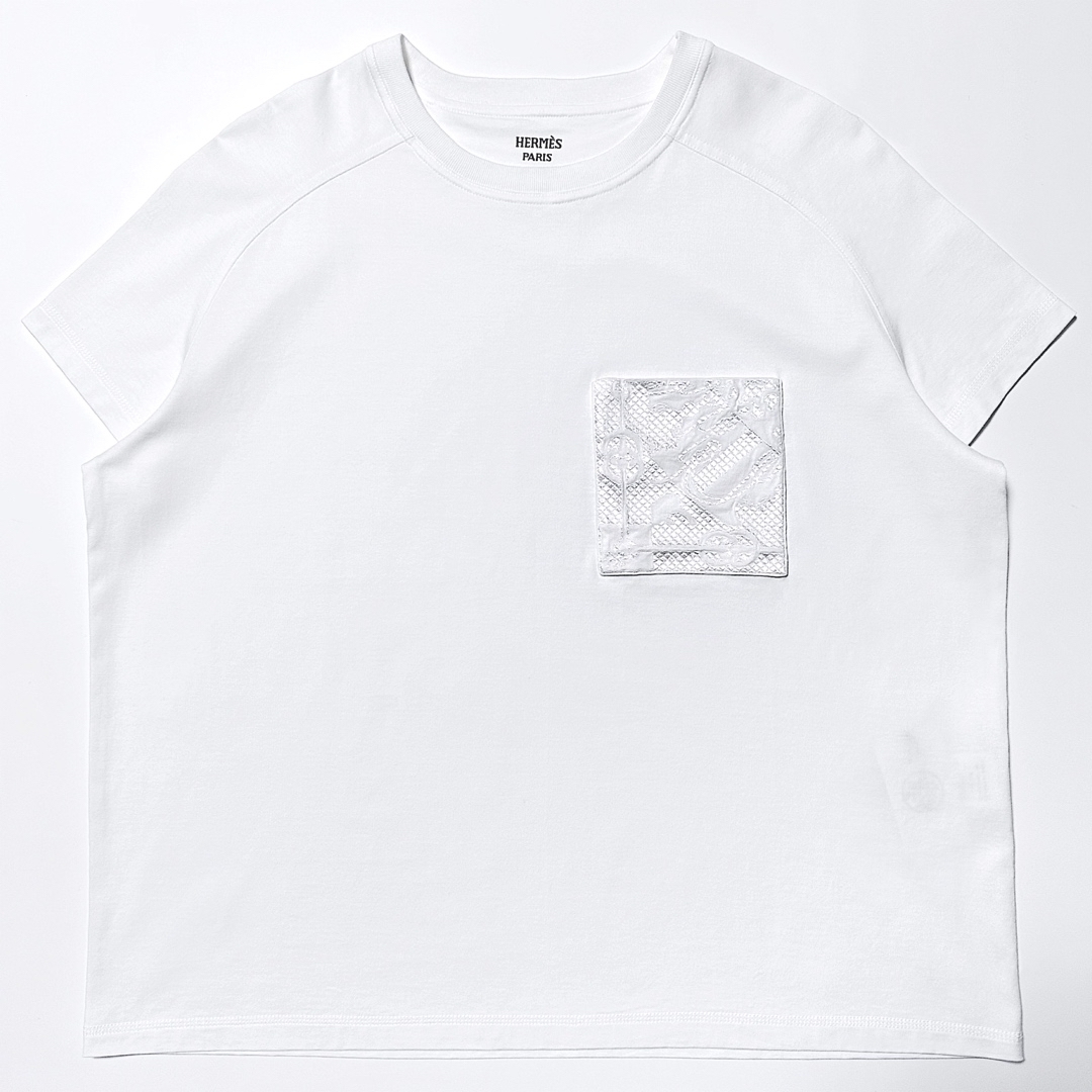 Hermes(エルメス)のHERMES エルメス Tシャツ 刺繍 ポケット 22SS レディースのトップス(Tシャツ(半袖/袖なし))の商品写真