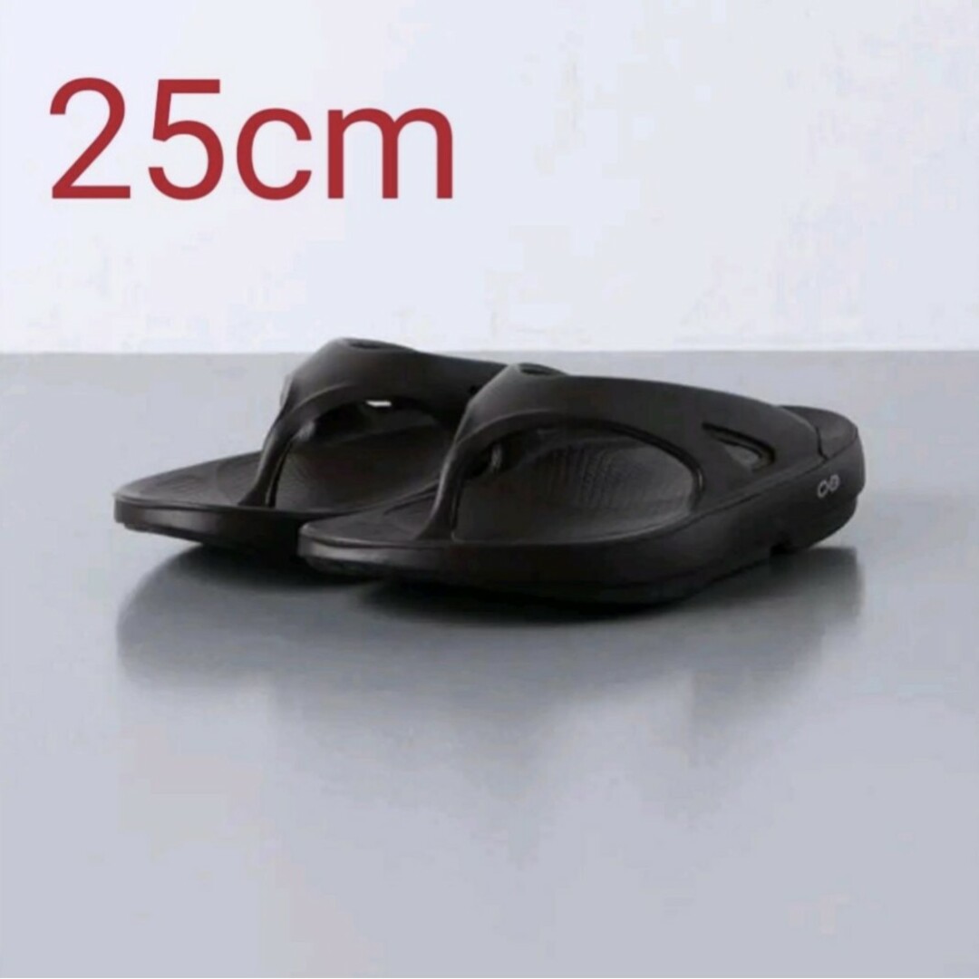 OOFOS(ウーフォス)のOOFOS ウーフォス OOriginal リカバリーサンダル ブラック 25 レディースの靴/シューズ(サンダル)の商品写真
