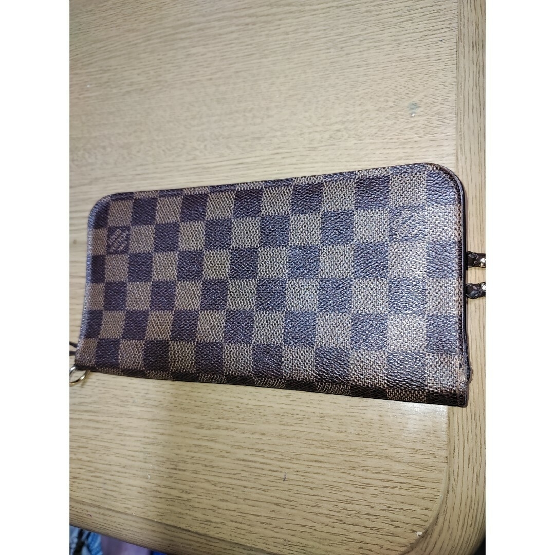 LOUIS VUITTON(ルイヴィトン)のルイヴィトンのダミエ柄、茶色の長財布。収納力あり。 メンズのファッション小物(長財布)の商品写真