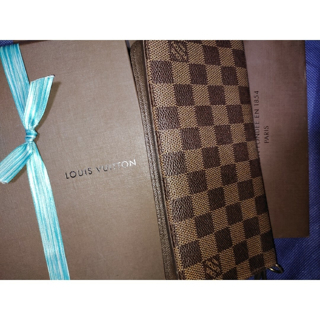 LOUIS VUITTON(ルイヴィトン)のルイヴィトンのダミエ柄、茶色の長財布。収納力あり。 メンズのファッション小物(長財布)の商品写真