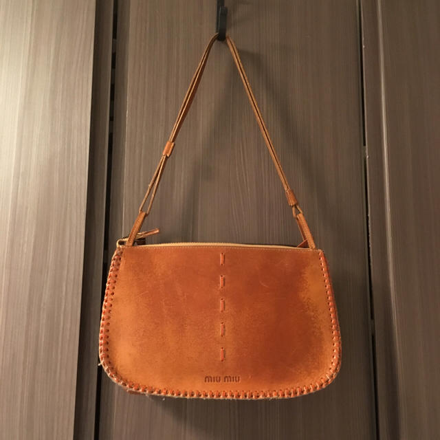 miumiu(ミュウミュウ)のmiumiu 本革バッグ ミュウミュウ バック キャメル アンティーク レディースのバッグ(ハンドバッグ)の商品写真