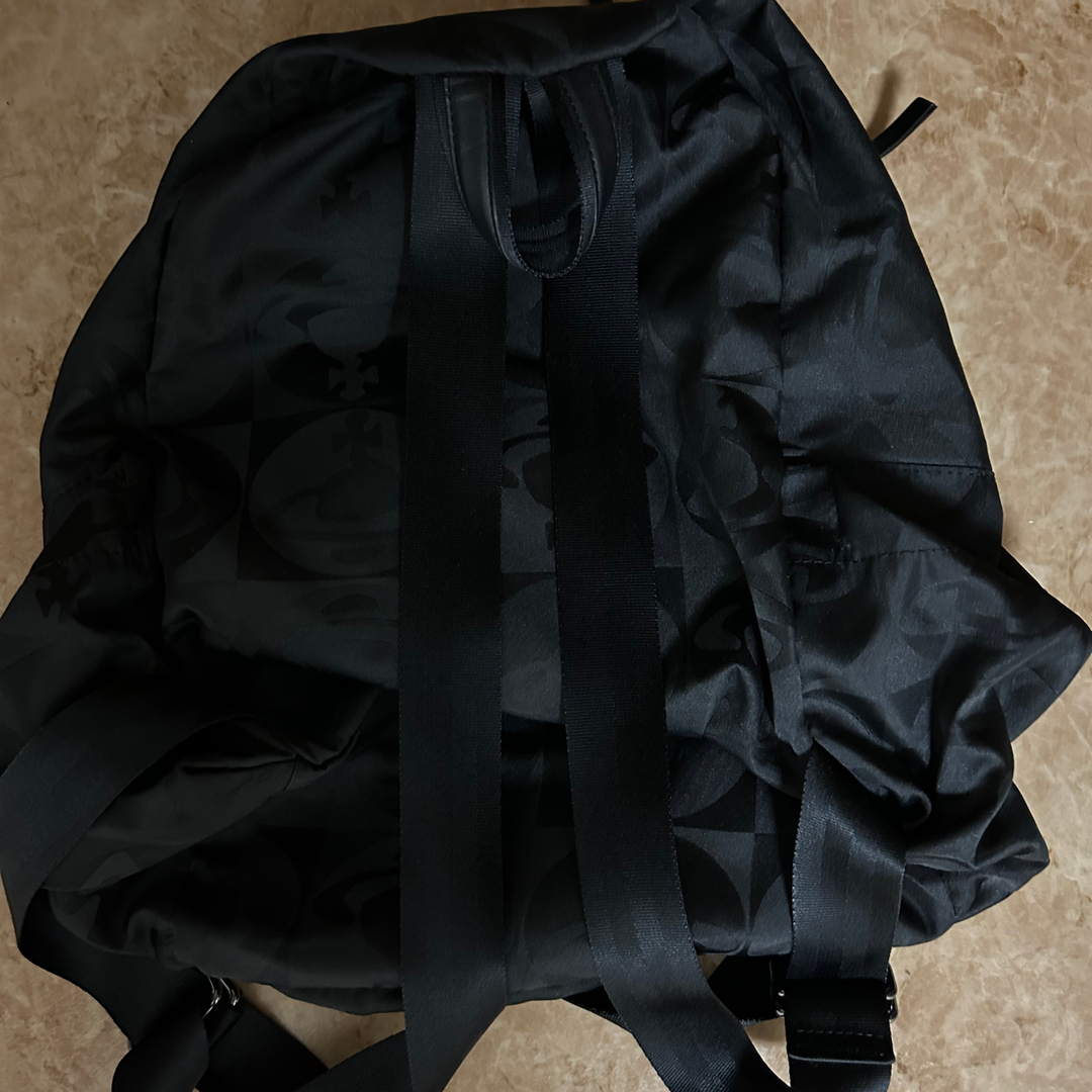 Vivienne Westwood(ヴィヴィアンウエストウッド)のvivienne westwood リュック　黒 レディースのバッグ(リュック/バックパック)の商品写真