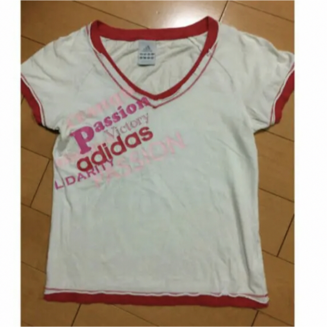 adidas(アディダス)のadidasダメージVネックコットンT レディースのトップス(Tシャツ(半袖/袖なし))の商品写真