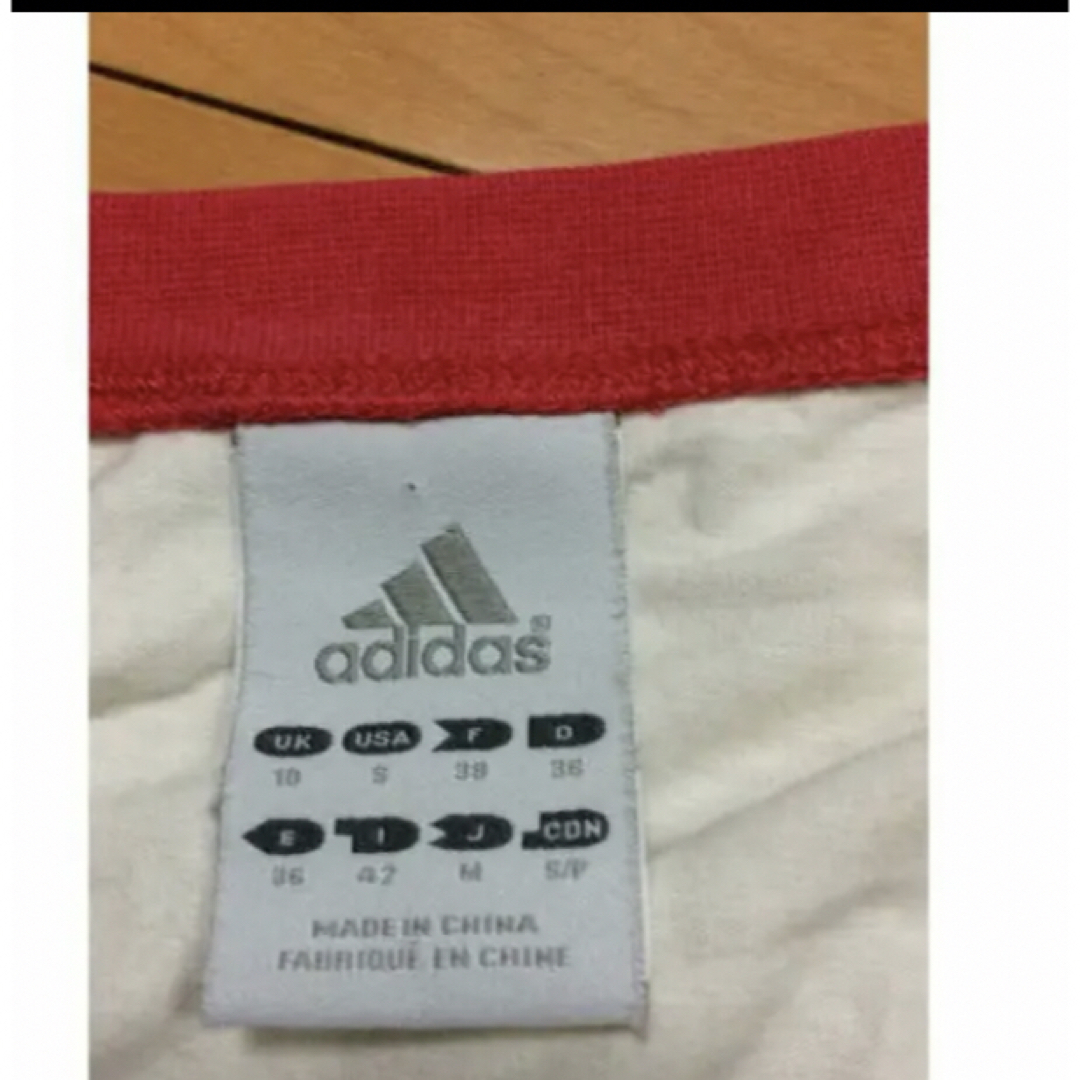 adidas(アディダス)のadidasダメージVネックコットンT レディースのトップス(Tシャツ(半袖/袖なし))の商品写真