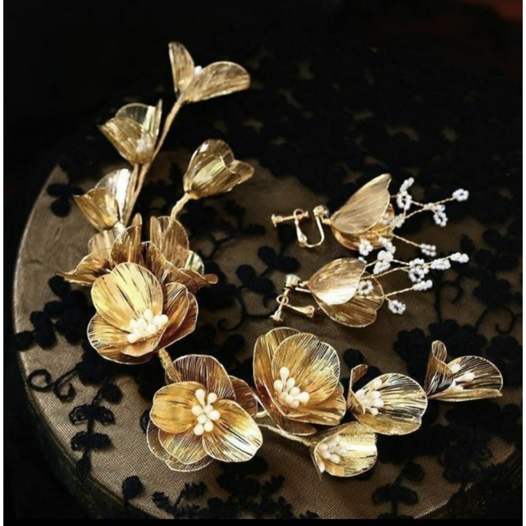 ゴールド　カチューシャ　結婚式　アクセサリー ハンドメイドのウェディング(ヘッドドレス/ドレス)の商品写真