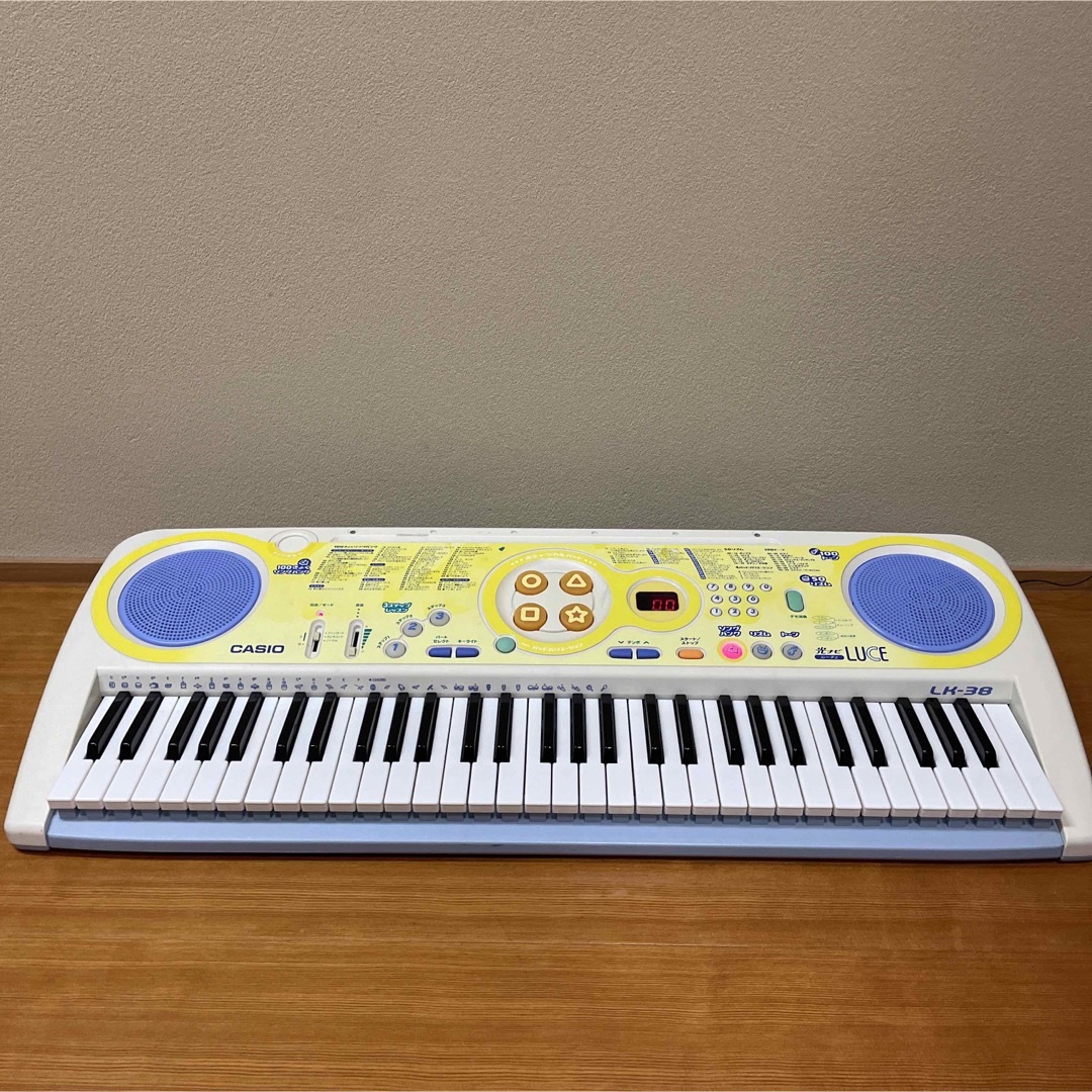 CASIO カシオ　電子ピアノ　キーボード　LK-38