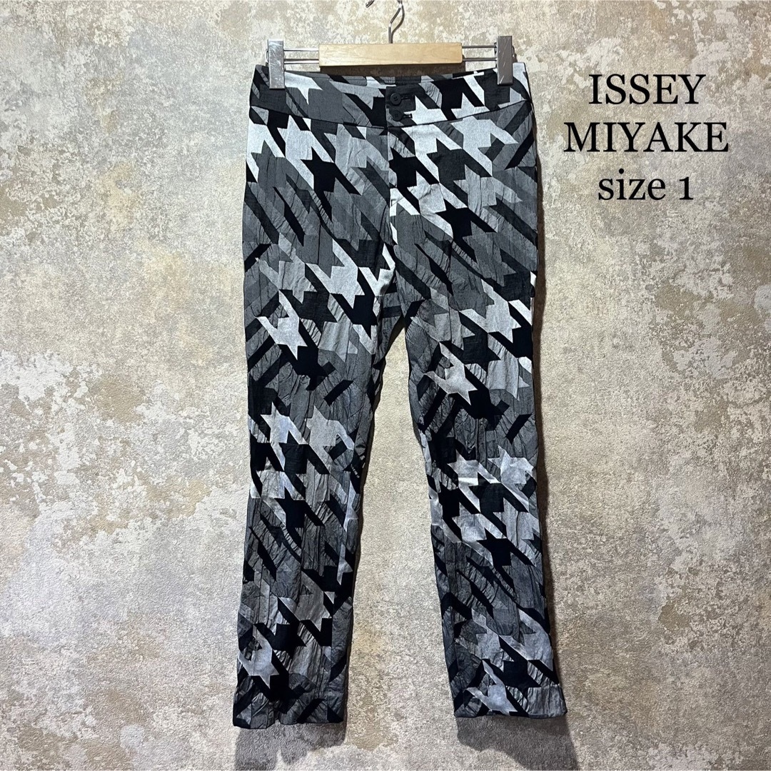 ISSEY MIYAKE イッセイミヤケ 総柄パンツ シワ加工 銀タグ | フリマアプリ ラクマ