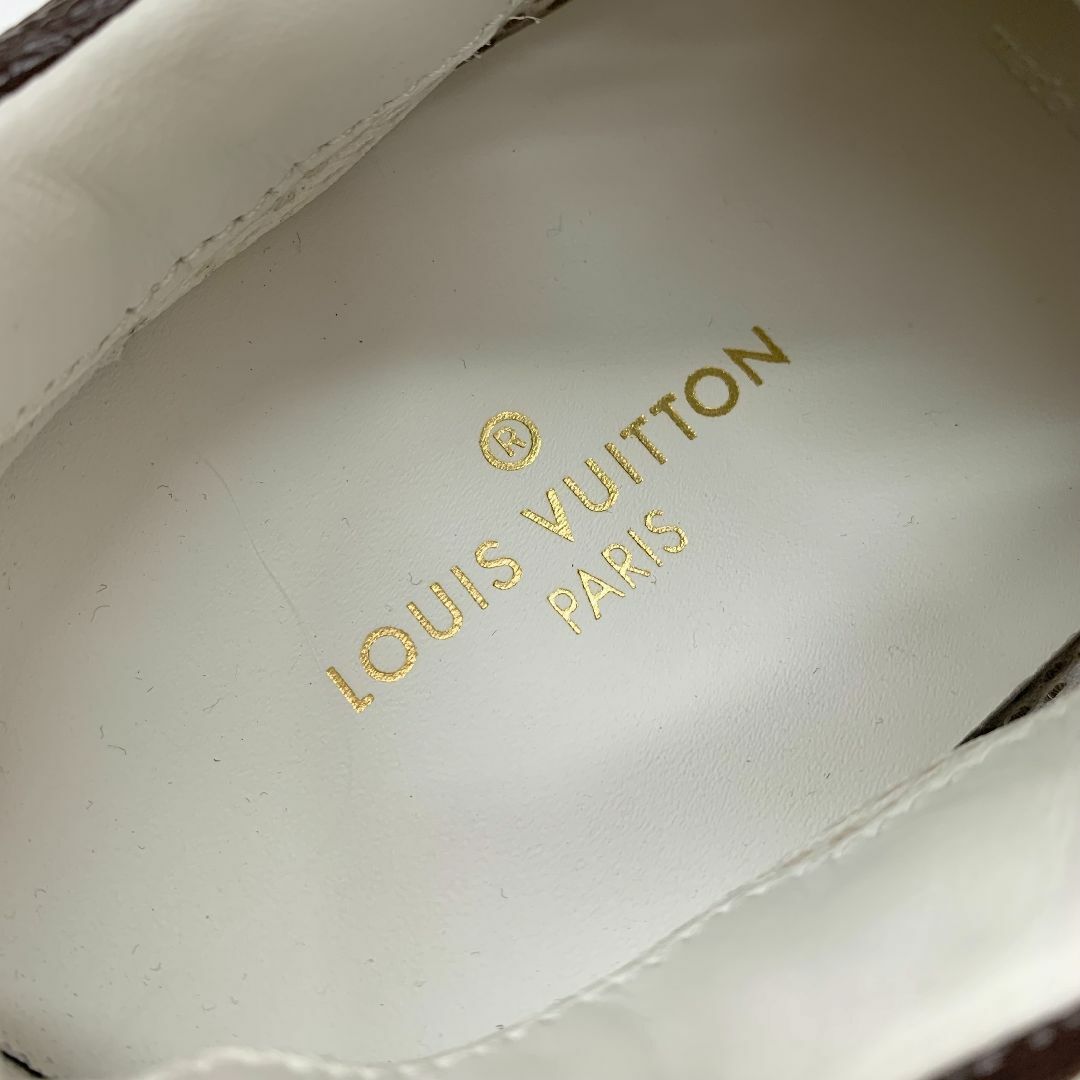 LOUIS VUITTON(ルイヴィトン)の6975 未使用 ヴィトン レザー  モノグラム ロゴ ランアウェイ スニーカー レディースの靴/シューズ(スニーカー)の商品写真