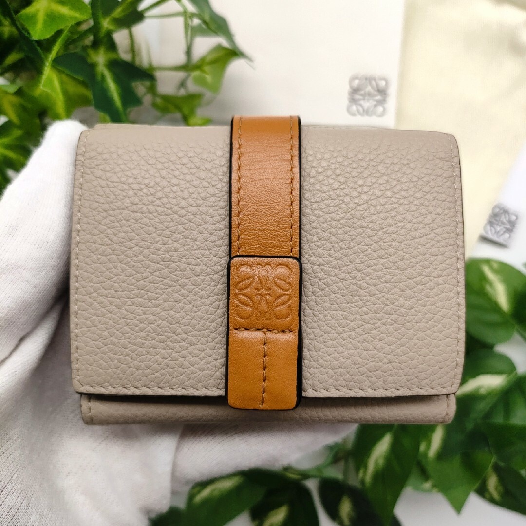 LOEWE(ロエベ)のロエベ　三つ折り財布　トライフォールドウォレット レディースのファッション小物(財布)の商品写真