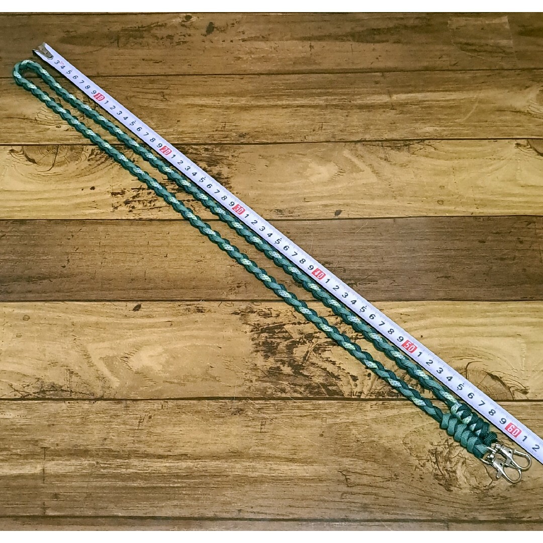yoope様　パラコード　ショルダーストラップ　3色　グリーン系 ハンドメイドのスマホケース/アクセサリー(スマホストラップ/チャーム)の商品写真