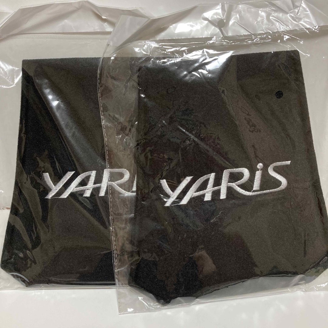 【2枚入り】ヤリス　yaris ヘッドレストカバー 収納ポケット付き 自動車/バイクの自動車(車内アクセサリ)の商品写真