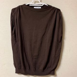 ラトータリテ(La TOTALITE)の【袖の部分がキュッとなってる】トップス(Tシャツ(半袖/袖なし))