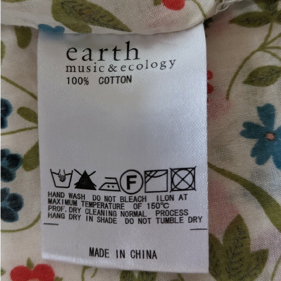 earth music & ecology(アースミュージックアンドエコロジー)の花柄トップス　カットソー レディースのトップス(カットソー(半袖/袖なし))の商品写真