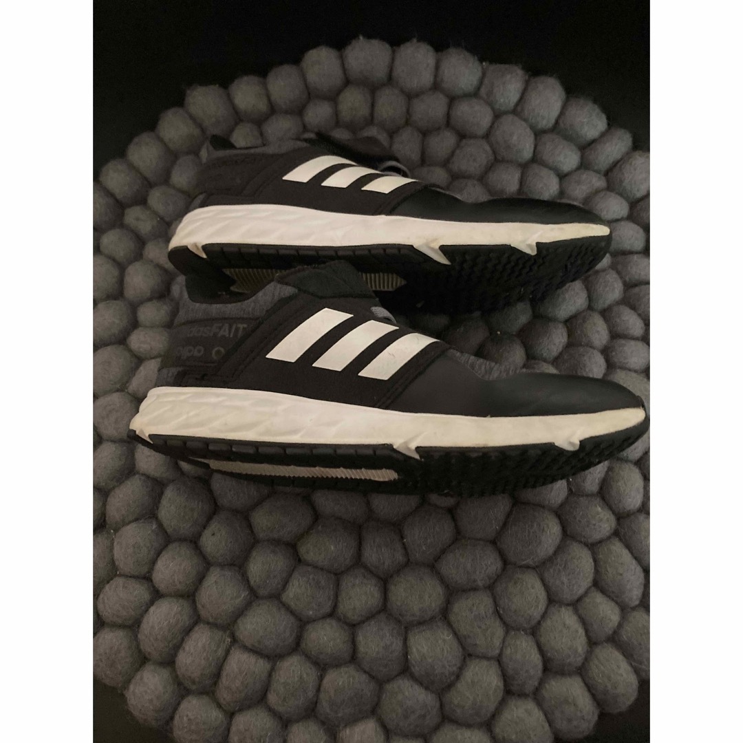 adidas(アディダス)のadidas スニーカー　20.0 キッズ/ベビー/マタニティのキッズ靴/シューズ(15cm~)(スニーカー)の商品写真