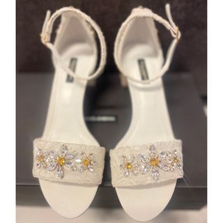 ドルチェアンドガッバーナ(DOLCE&GABBANA)のドルガバ　ウェディング　38.5 レース ビジュー　サンダル　ホワイト(サンダル)