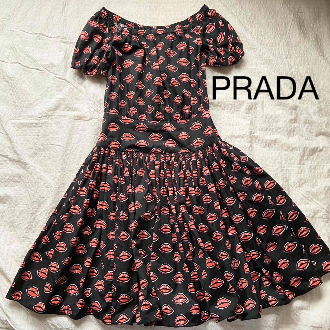 美品　PRADA プラダ ワンピース 半袖 リップ柄 総柄 ブラック コットン